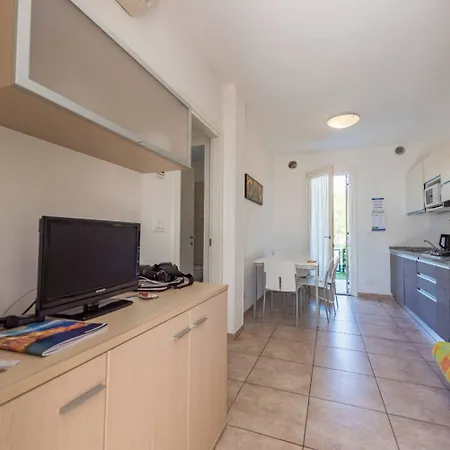 Appartamento Homely Flat With Common Pool And Solarium