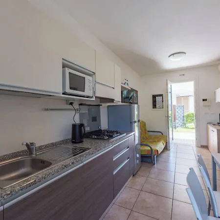 Homely Flat With Common Pool And Solarium Appartamento